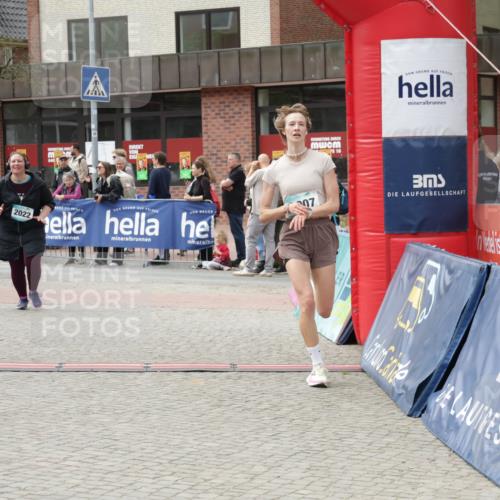 10.05.2026 - 8. Wedeler Halbmarathon Yannick Fuchs http://msf.ph/oto/9729817 10.05.2026 11:43:58 Ziel 921, 952, 1007, 2022 meine-sportfotos.de