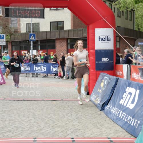 10.05.2026 - 8. Wedeler Halbmarathon Yannick Fuchs http://msf.ph/oto/9729822 10.05.2026 11:43:58 Ziel 921, 952, 1007, 2022 meine-sportfotos.de