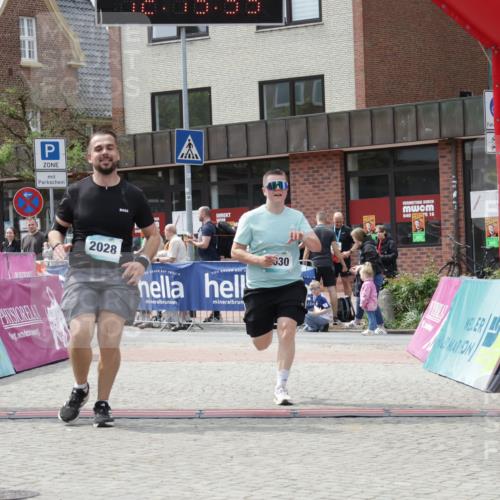 10.05.2026 - 8. Wedeler Halbmarathon Yannick Fuchs http://msf.ph/oto/9729844 10.05.2026 12:15:57 Ziel 125, 2028 meine-sportfotos.de
