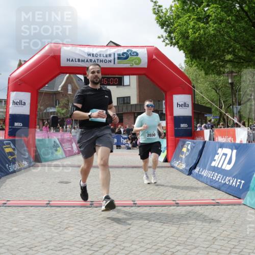 10.05.2026 - 8. Wedeler Halbmarathon Yannick Fuchs http://msf.ph/oto/9729880 10.05.2026 12:15:59 Ziel 176, 510, 2028 meine-sportfotos.de