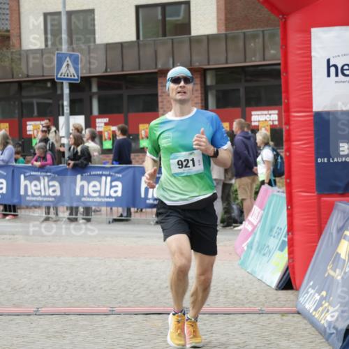 10.05.2026 - 8. Wedeler Halbmarathon Yannick Fuchs http://msf.ph/oto/9729897 10.05.2026 11:44:02 Ziel 921, 1007, 1016, 2022 meine-sportfotos.de