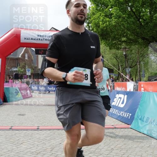 10.05.2026 - 8. Wedeler Halbmarathon Yannick Fuchs http://msf.ph/oto/9729900 10.05.2026 12:15:59 Ziel 176, 510, 2028 meine-sportfotos.de