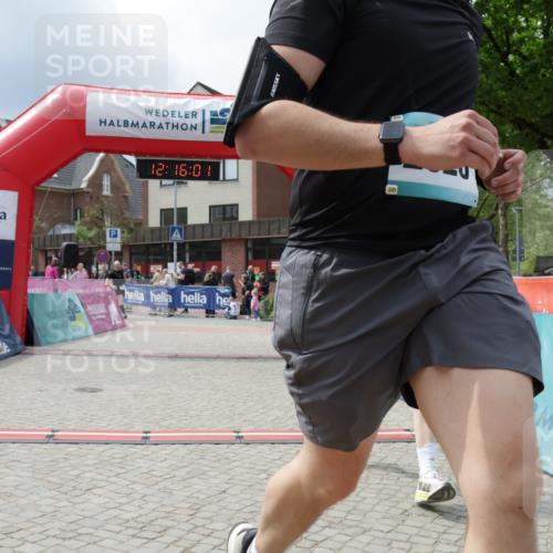 10.05.2026 - 8. Wedeler Halbmarathon Yannick Fuchs http://msf.ph/oto/9729905 10.05.2026 12:15:59 Ziel 176, 510, 2028 meine-sportfotos.de