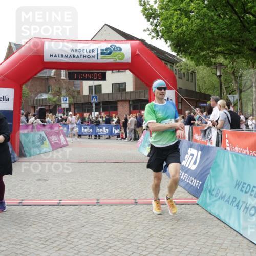 10.05.2026 - 8. Wedeler Halbmarathon Yannick Fuchs http://msf.ph/oto/9729930 10.05.2026 11:44:03 Ziel 921, 1007, 1016, 2022 meine-sportfotos.de