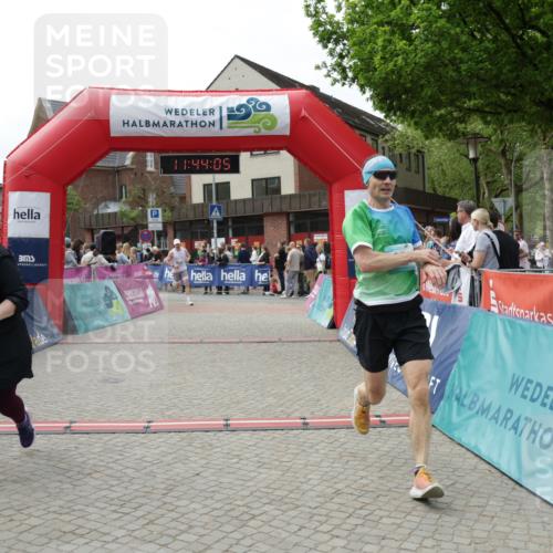 10.05.2026 - 8. Wedeler Halbmarathon Yannick Fuchs http://msf.ph/oto/9729936 10.05.2026 11:44:03 Ziel 921, 1007, 1016, 2022 meine-sportfotos.de