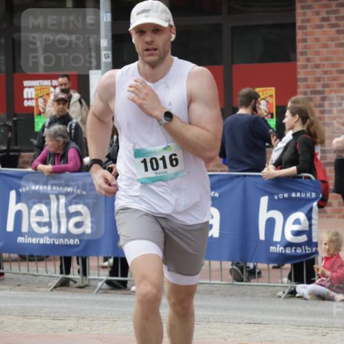 10.05.2026 - 8. Wedeler Halbmarathon Yannick Fuchs http://msf.ph/oto/9729940 10.05.2026 11:44:05 Ziel 921, 1016, 2022 meine-sportfotos.de