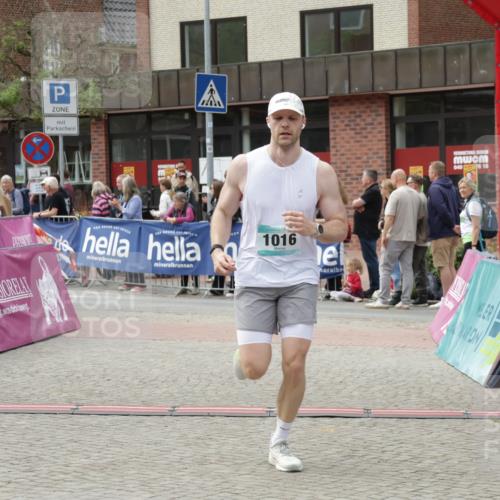 10.05.2026 - 8. Wedeler Halbmarathon Yannick Fuchs http://msf.ph/oto/9729957 10.05.2026 11:44:05 Ziel 921, 1016, 2022 meine-sportfotos.de