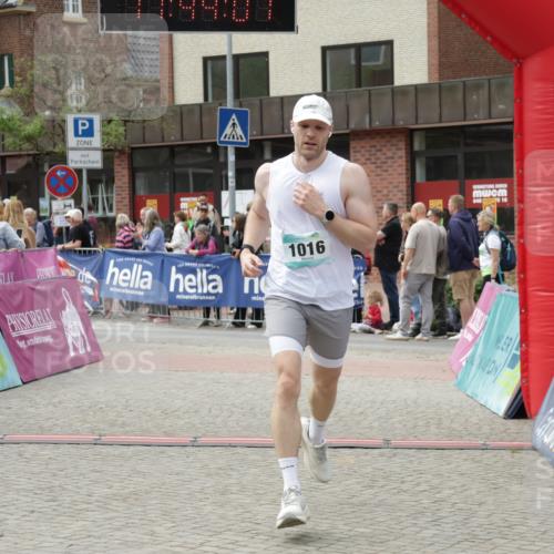 10.05.2026 - 8. Wedeler Halbmarathon Yannick Fuchs http://msf.ph/oto/9729962 10.05.2026 11:44:06 Ziel 195, 921, 1016, 2022 meine-sportfotos.de