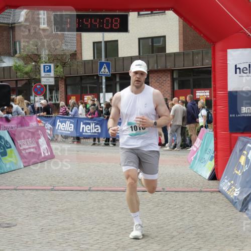 10.05.2026 - 8. Wedeler Halbmarathon Yannick Fuchs http://msf.ph/oto/9729966 10.05.2026 11:44:06 Ziel 195, 921, 1016, 2022 meine-sportfotos.de
