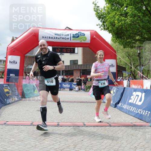 10.05.2026 - 8. Wedeler Halbmarathon Yannick Fuchs http://msf.ph/oto/9729980 10.05.2026 12:16:05 Ziel 176, 510, 951 meine-sportfotos.de