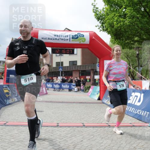 10.05.2026 - 8. Wedeler Halbmarathon Yannick Fuchs http://msf.ph/oto/9729991 10.05.2026 12:16:05 Ziel 176, 510, 951 meine-sportfotos.de