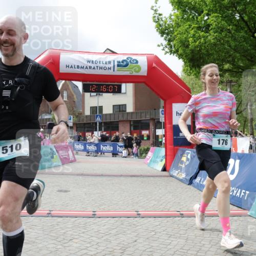 10.05.2026 - 8. Wedeler Halbmarathon Yannick Fuchs http://msf.ph/oto/9729997 10.05.2026 12:16:05 Ziel 176, 510, 951 meine-sportfotos.de
