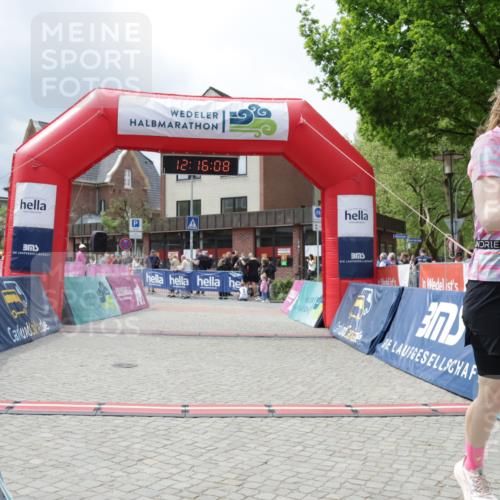 10.05.2026 - 8. Wedeler Halbmarathon Yannick Fuchs http://msf.ph/oto/9730009 10.05.2026 12:16:06 Ziel 176, 510, 951, 953 meine-sportfotos.de