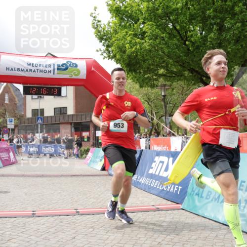 10.05.2026 - 8. Wedeler Halbmarathon Yannick Fuchs http://msf.ph/oto/9730014 10.05.2026 12:16:11 Ziel 102, 951, 953 meine-sportfotos.de