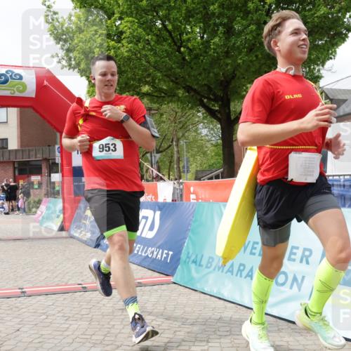 10.05.2026 - 8. Wedeler Halbmarathon Yannick Fuchs http://msf.ph/oto/9730020 10.05.2026 12:16:11 Ziel 102, 951, 953 meine-sportfotos.de