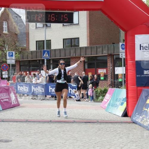 10.05.2026 - 8. Wedeler Halbmarathon Yannick Fuchs http://msf.ph/oto/9730050 10.05.2026 12:16:13 Ziel 57, 102, 951, 953 meine-sportfotos.de