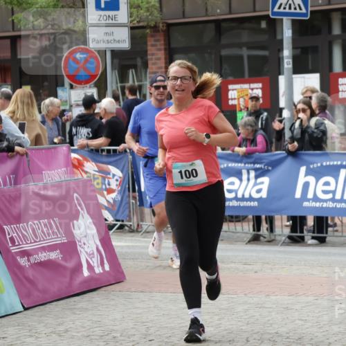 10.05.2026 - 8. Wedeler Halbmarathon Yannick Fuchs http://msf.ph/oto/9730069 10.05.2026 11:44:17 Ziel 100, 258, 2180 meine-sportfotos.de