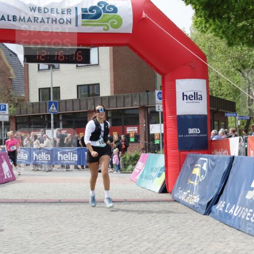 10.05.2026 - 8. Wedeler Halbmarathon Yannick Fuchs http://msf.ph/oto/9730070 10.05.2026 12:16:14 Ziel 57, 102, 951, 953 meine-sportfotos.de