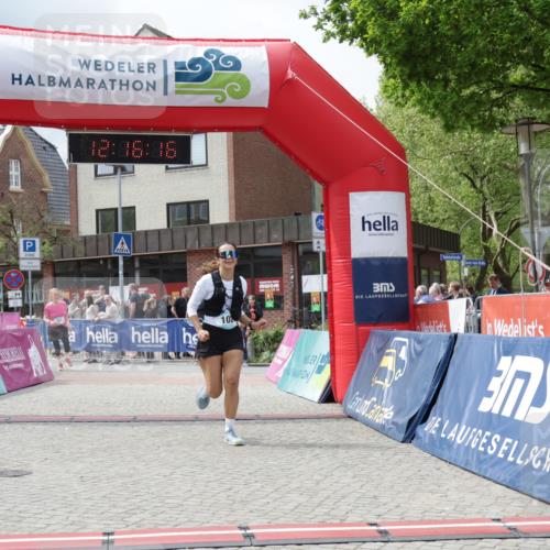 10.05.2026 - 8. Wedeler Halbmarathon Yannick Fuchs http://msf.ph/oto/9730076 10.05.2026 12:16:14 Ziel 57, 102, 951, 953 meine-sportfotos.de