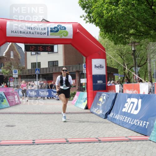 10.05.2026 - 8. Wedeler Halbmarathon Yannick Fuchs http://msf.ph/oto/9730082 10.05.2026 12:16:14 Ziel 57, 102, 951, 953 meine-sportfotos.de