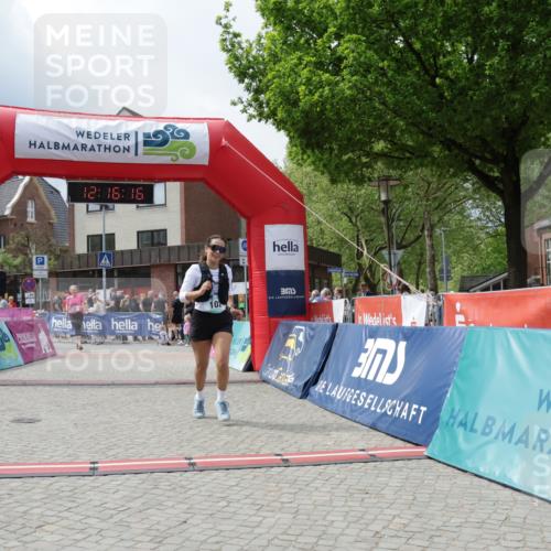 10.05.2026 - 8. Wedeler Halbmarathon Yannick Fuchs http://msf.ph/oto/9730091 10.05.2026 12:16:15 Ziel 57, 102, 951, 953 meine-sportfotos.de
