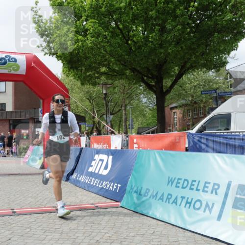 10.05.2026 - 8. Wedeler Halbmarathon Yannick Fuchs http://msf.ph/oto/9730105 10.05.2026 12:16:15 Ziel 57, 102, 951, 953 meine-sportfotos.de