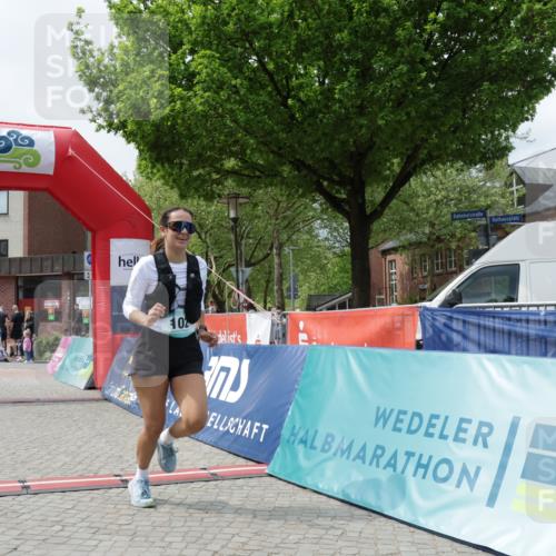 10.05.2026 - 8. Wedeler Halbmarathon Yannick Fuchs http://msf.ph/oto/9730110 10.05.2026 12:16:15 Ziel 57, 102, 951, 953 meine-sportfotos.de