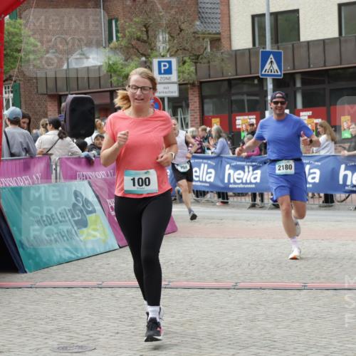 10.05.2026 - 8. Wedeler Halbmarathon Yannick Fuchs http://msf.ph/oto/9730111 10.05.2026 11:44:18 Ziel 100, 258, 2180 meine-sportfotos.de