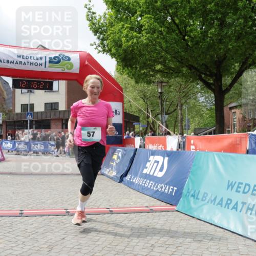 10.05.2026 - 8. Wedeler Halbmarathon Yannick Fuchs http://msf.ph/oto/9730164 10.05.2026 12:16:19 Ziel 57, 102 meine-sportfotos.de