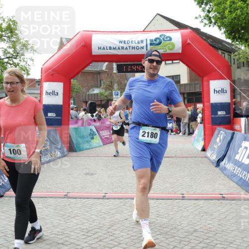 10.05.2026 - 8. Wedeler Halbmarathon Yannick Fuchs http://msf.ph/oto/9730170 10.05.2026 11:44:21 Ziel 100, 258, 2180, 2202 meine-sportfotos.de