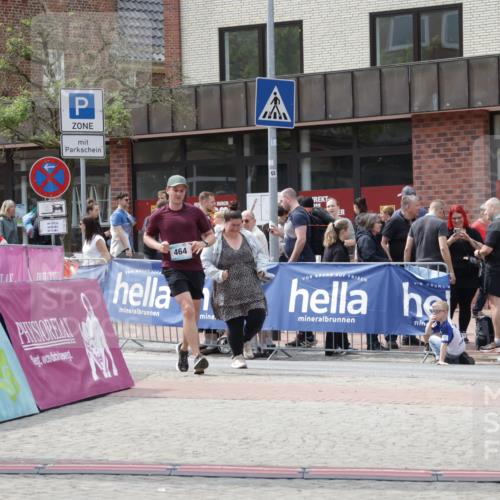 10.05.2026 - 8. Wedeler Halbmarathon Yannick Fuchs http://msf.ph/oto/9730184 10.05.2026 12:16:22 Ziel 57, 464 meine-sportfotos.de