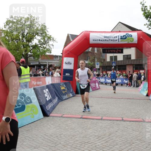 10.05.2026 - 8. Wedeler Halbmarathon Yannick Fuchs http://msf.ph/oto/9730206 10.05.2026 11:44:23 Ziel 100, 258, 2180, 2202 meine-sportfotos.de