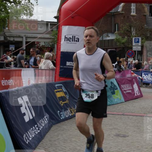 10.05.2026 - 8. Wedeler Halbmarathon Yannick Fuchs http://msf.ph/oto/9730213 10.05.2026 11:44:23 Ziel 100, 258, 2180, 2202 meine-sportfotos.de