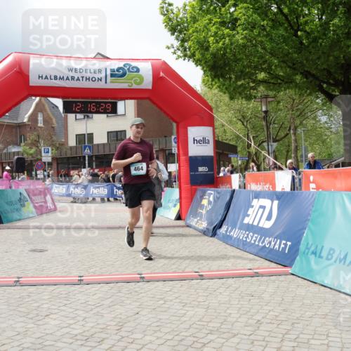 10.05.2026 - 8. Wedeler Halbmarathon Yannick Fuchs http://msf.ph/oto/9730229 10.05.2026 12:16:27 Ziel 464 meine-sportfotos.de
