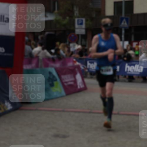 10.05.2026 - 8. Wedeler Halbmarathon Yannick Fuchs http://msf.ph/oto/9730233 10.05.2026 11:44:24 Ziel 100, 258, 2180, 2202 meine-sportfotos.de