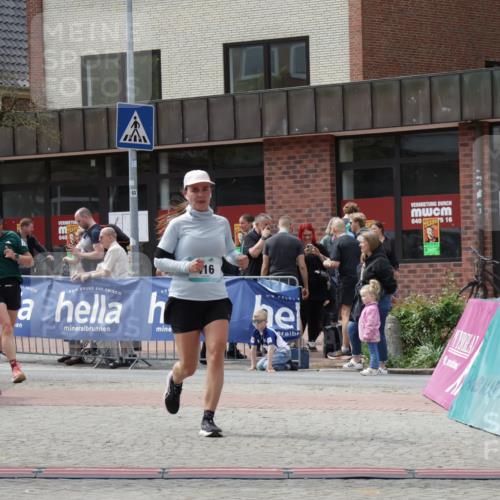 10.05.2026 - 8. Wedeler Halbmarathon Yannick Fuchs http://msf.ph/oto/9730342 10.05.2026 12:16:40 Ziel 416, 430, 732 meine-sportfotos.de