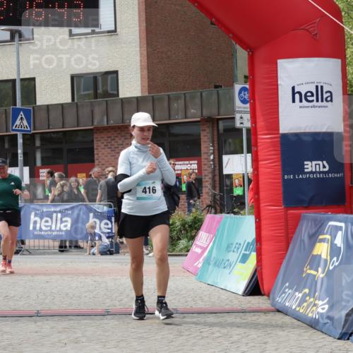 10.05.2026 - 8. Wedeler Halbmarathon Yannick Fuchs http://msf.ph/oto/9730358 10.05.2026 12:16:41 Ziel 416, 430, 732, 822 meine-sportfotos.de