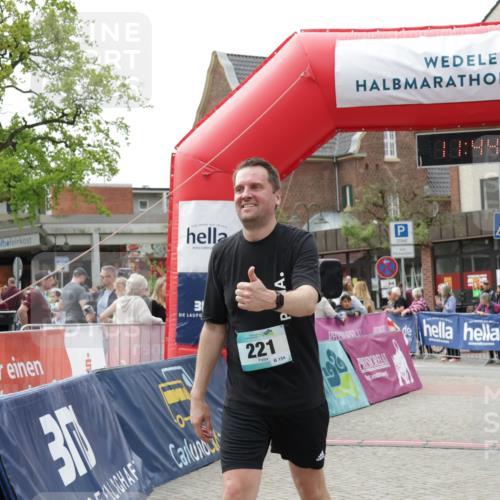10.05.2026 - 8. Wedeler Halbmarathon Yannick Fuchs http://msf.ph/oto/9730432 10.05.2026 11:44:37 Ziel 221, 778, 907 meine-sportfotos.de