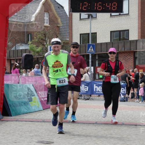 10.05.2026 - 8. Wedeler Halbmarathon Yannick Fuchs http://msf.ph/oto/9730434 10.05.2026 12:16:46 Ziel 58, 260, 416, 497, 732, 822 meine-sportfotos.de