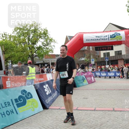 10.05.2026 - 8. Wedeler Halbmarathon Yannick Fuchs http://msf.ph/oto/9730441 10.05.2026 11:44:37 Ziel 221, 778, 907 meine-sportfotos.de