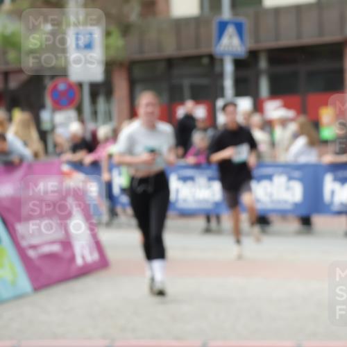 10.05.2026 - 8. Wedeler Halbmarathon Yannick Fuchs http://msf.ph/oto/9730459 10.05.2026 11:44:40 Ziel 221, 778, 877 meine-sportfotos.de