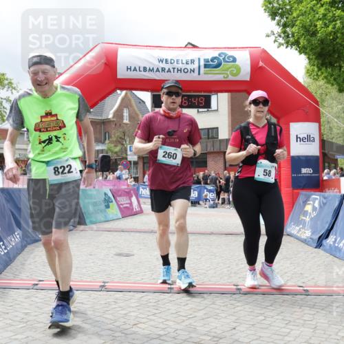 10.05.2026 - 8. Wedeler Halbmarathon Yannick Fuchs http://msf.ph/oto/9730464 10.05.2026 12:16:48 Ziel 58, 260, 497, 732, 822 meine-sportfotos.de