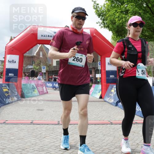 10.05.2026 - 8. Wedeler Halbmarathon Yannick Fuchs http://msf.ph/oto/9730487 10.05.2026 12:16:48 Ziel 58, 260, 497, 732, 822 meine-sportfotos.de