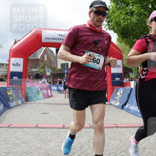 10.05.2026 - 8. Wedeler Halbmarathon Yannick Fuchs http://msf.ph/oto/9730492 10.05.2026 12:16:49 Ziel 58, 260, 497, 732, 822 meine-sportfotos.de