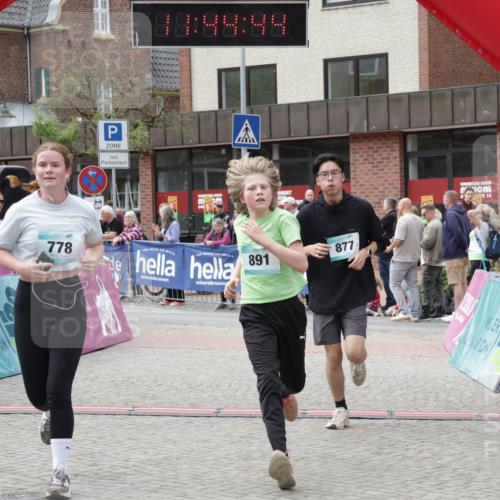 10.05.2026 - 8. Wedeler Halbmarathon Yannick Fuchs http://msf.ph/oto/9730501 10.05.2026 11:44:42 Ziel 778, 877 meine-sportfotos.de