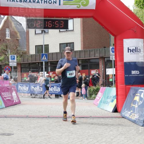 10.05.2026 - 8. Wedeler Halbmarathon Yannick Fuchs http://msf.ph/oto/9730511 10.05.2026 12:16:51 Ziel 58, 260, 497, 822 meine-sportfotos.de