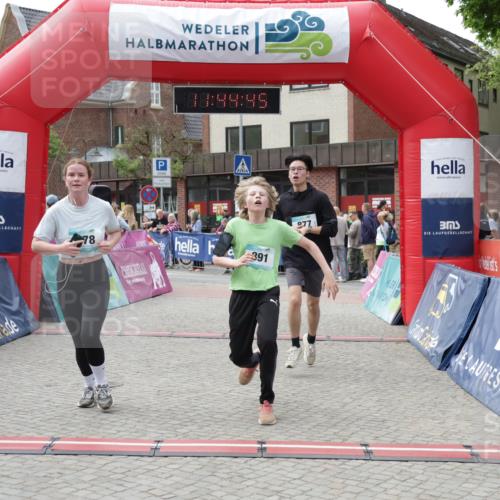 10.05.2026 - 8. Wedeler Halbmarathon Yannick Fuchs http://msf.ph/oto/9730517 10.05.2026 11:44:43 Ziel 778, 877 meine-sportfotos.de