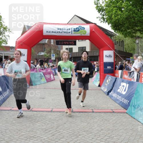10.05.2026 - 8. Wedeler Halbmarathon Yannick Fuchs http://msf.ph/oto/9730533 10.05.2026 11:44:43 Ziel 778, 877 meine-sportfotos.de