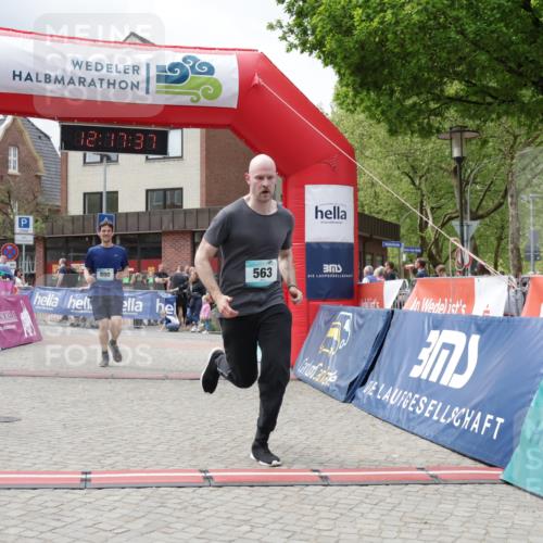 10.05.2026 - 8. Wedeler Halbmarathon Yannick Fuchs http://msf.ph/oto/9730566 10.05.2026 12:17:35 Ziel 563, 690 meine-sportfotos.de