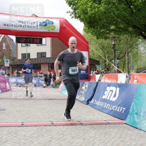 10.05.2026 - 8. Wedeler Halbmarathon Yannick Fuchs http://msf.ph/oto/9730570 10.05.2026 12:17:36 Ziel 563, 690 meine-sportfotos.de